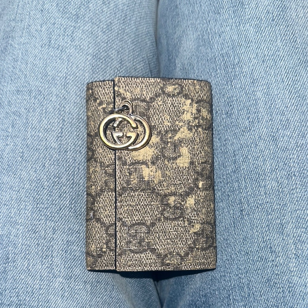 Gucci coated canvas Monogram 6 Key Holder purple leather interior